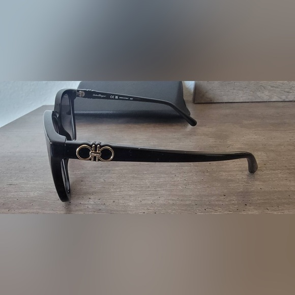 Ferragamo Sunglasses SF1056S Brand New! main image 5